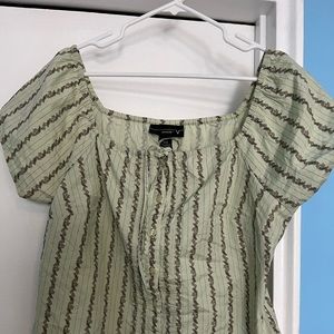 Lane Bryant Scoop neck button top.. perfect for fall. Size 14/16